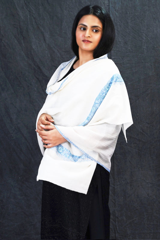 Fine Wool Sozni Embroidered Neemdor Pala Stole – Ivory Grace with Sapphire Threadwork