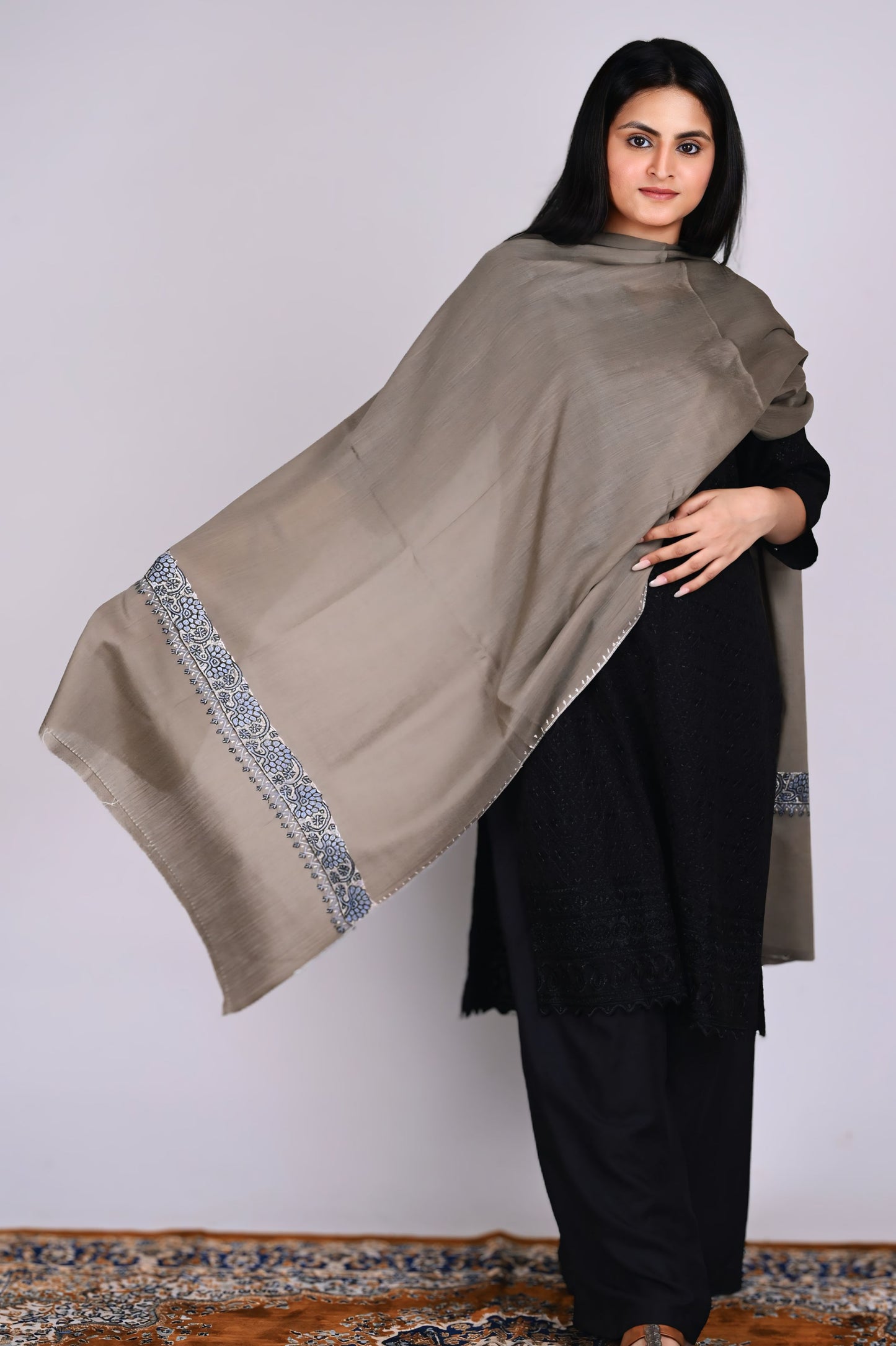 Fine Wool Sozni Embroidered Neemdor Pala Stole – Olive Brown Elegance with Subtle Craftsmanship