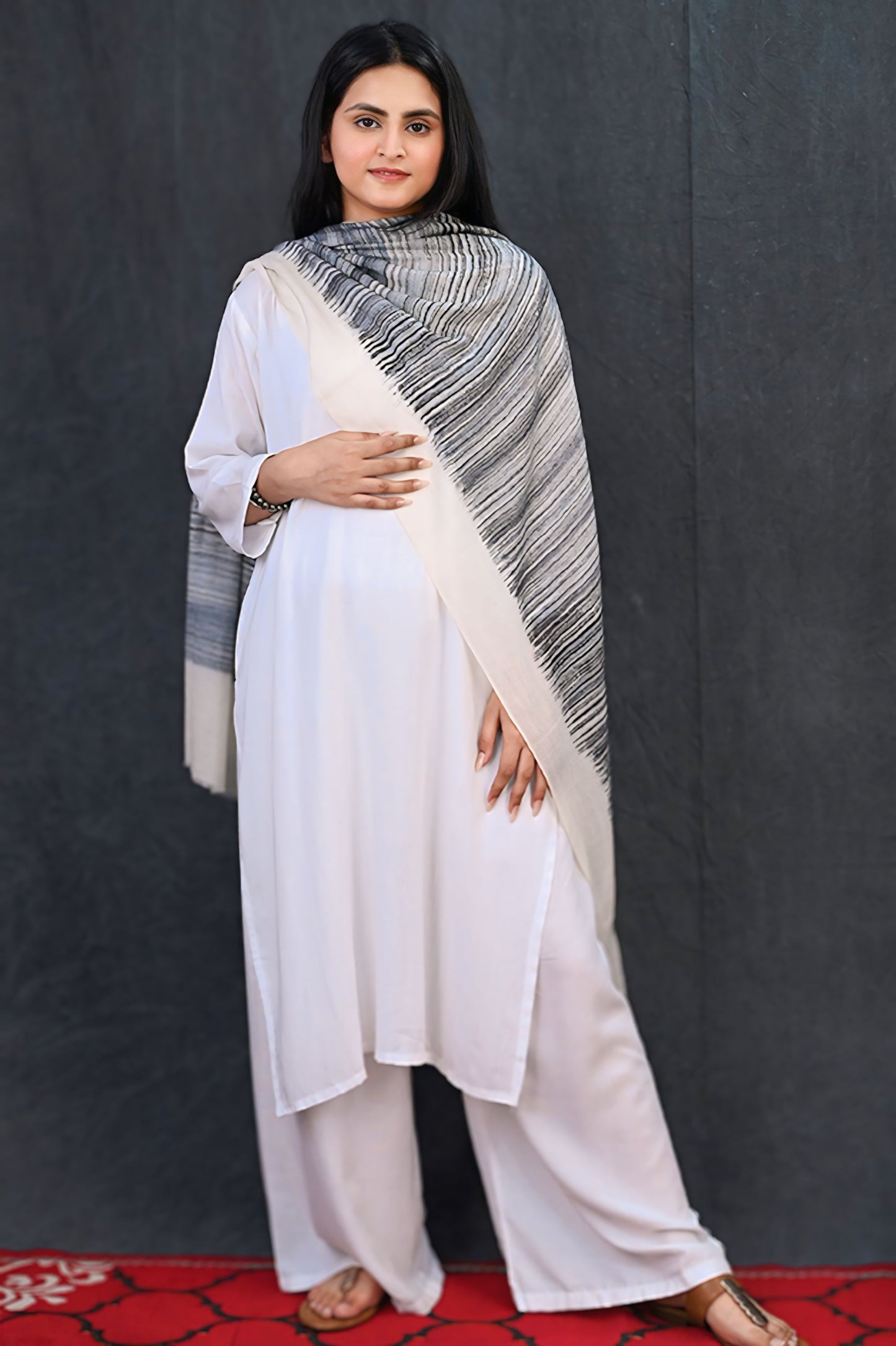 Fine Wool Brush Print Stole – Ivory with Monochrome Brush Gradient