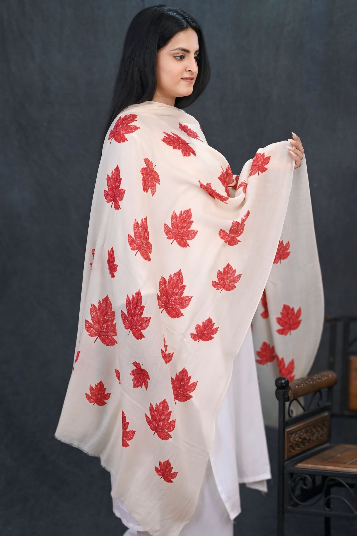 Fine Wool Chinar Design Stole – Ivory Base with Autumn Red Motifs