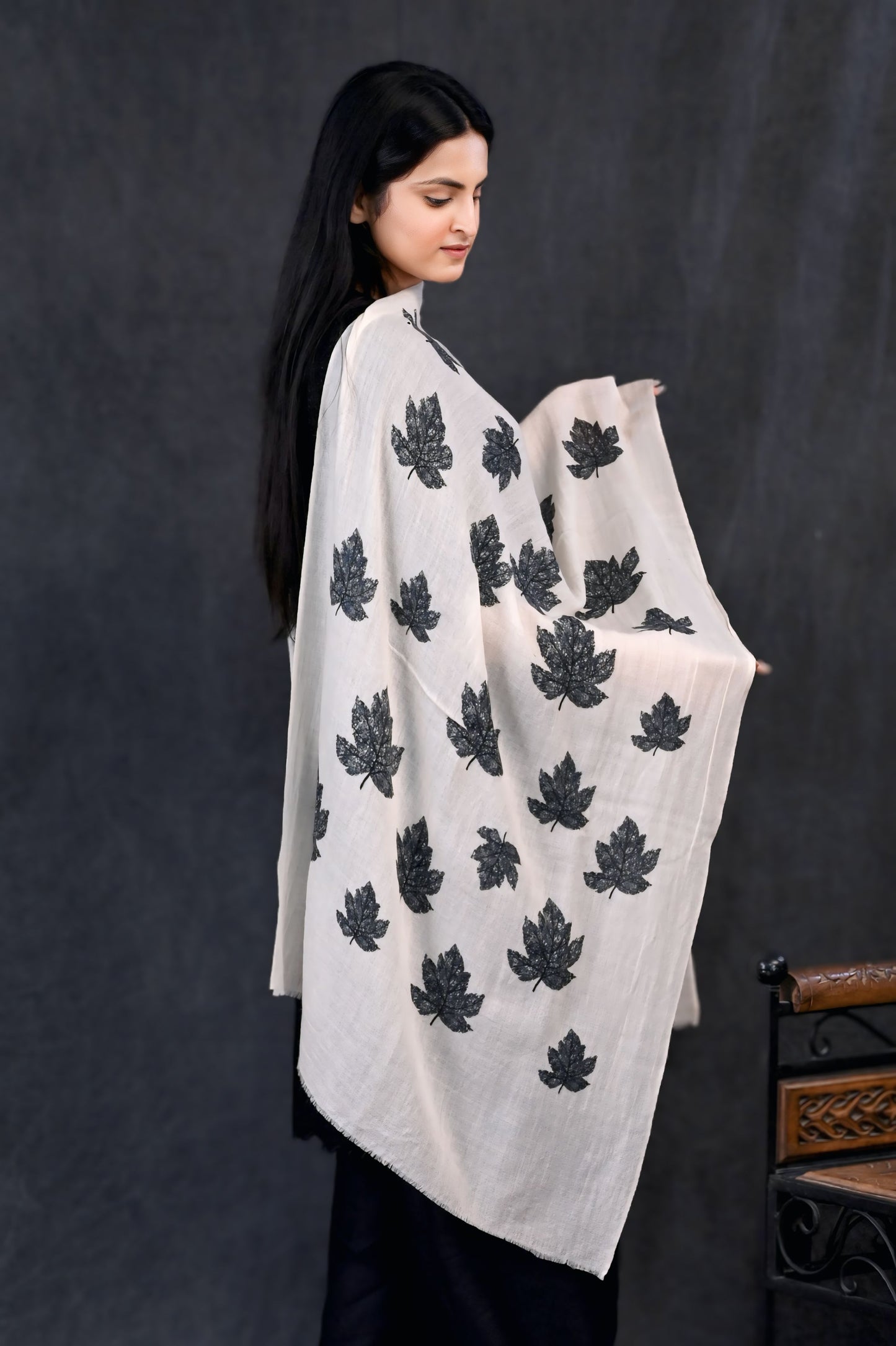 Fine Wool Chinar Design Stole – Ivory Base with Charcoal Grey Motifs