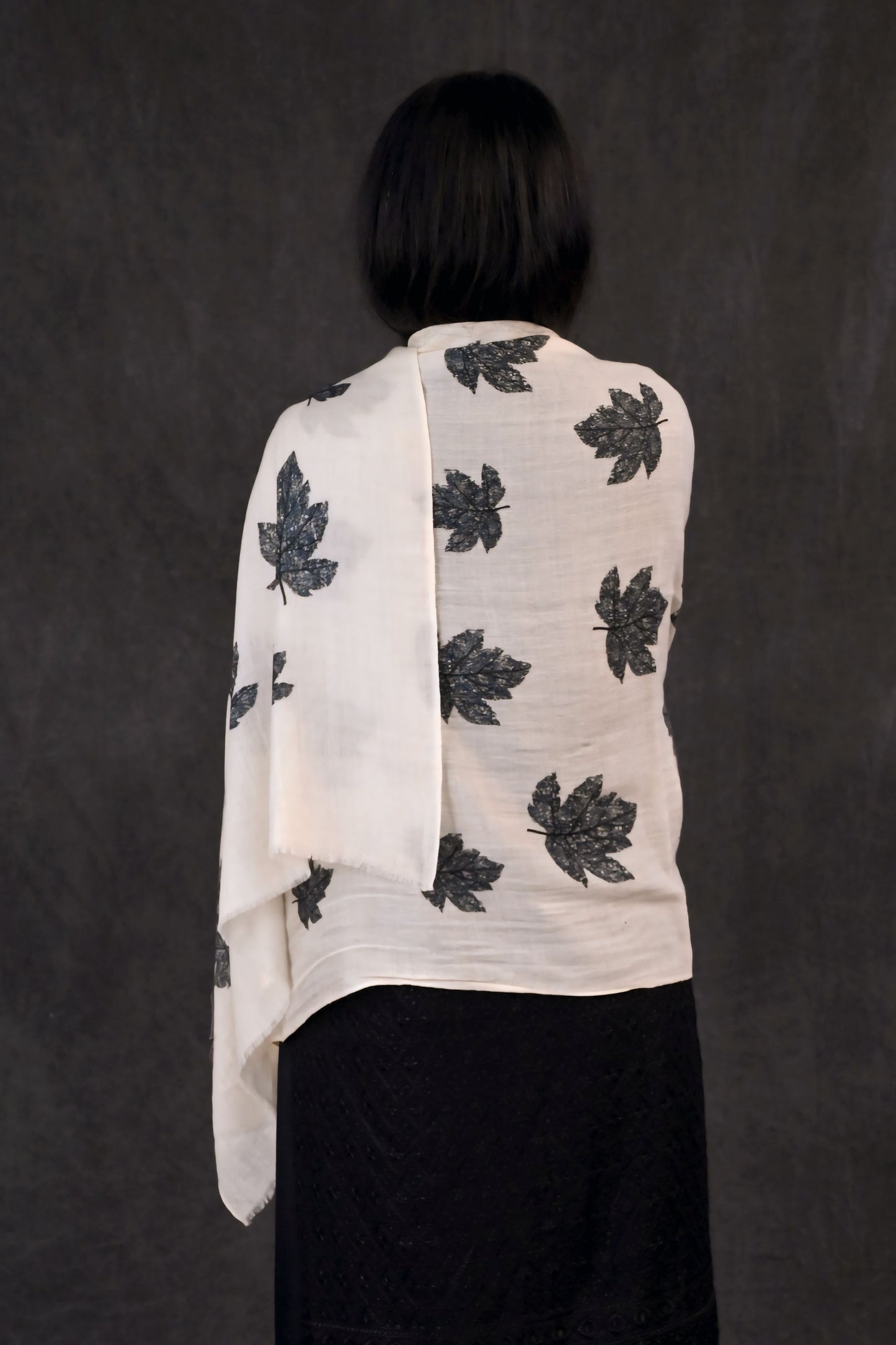 Fine Wool Chinar Design Stole – Ivory Base with Charcoal Grey Motifs