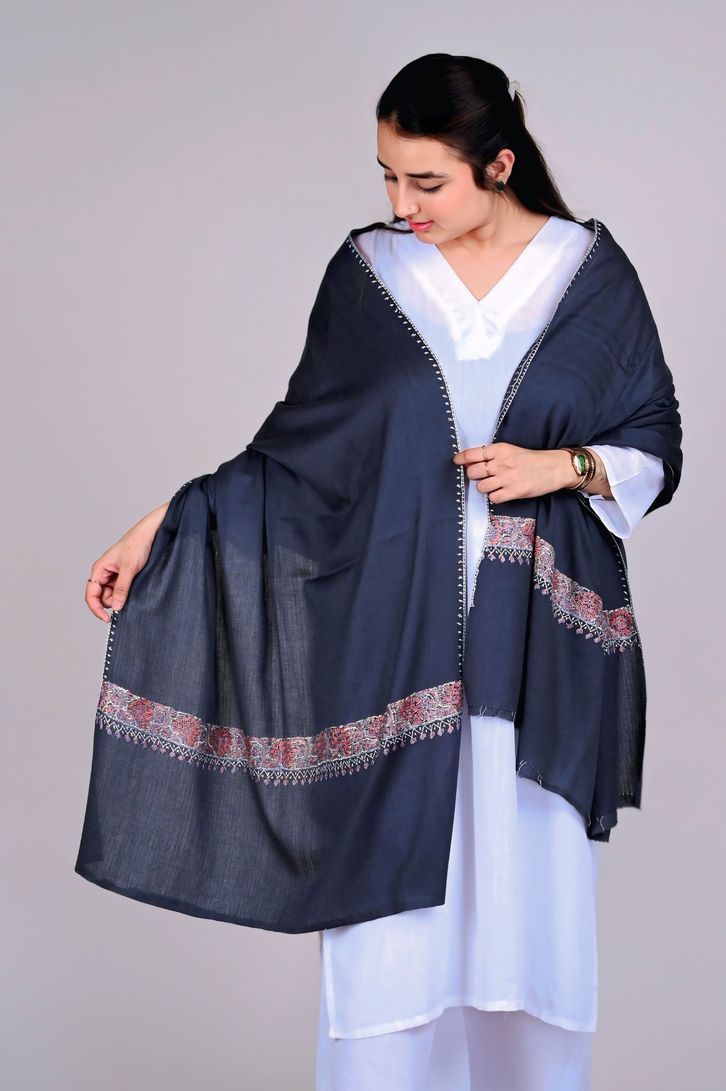 Fine Wool Sozni Embroidered Neemdor Pala Stole – Charcoal Elegance with Autumnal Embroidery