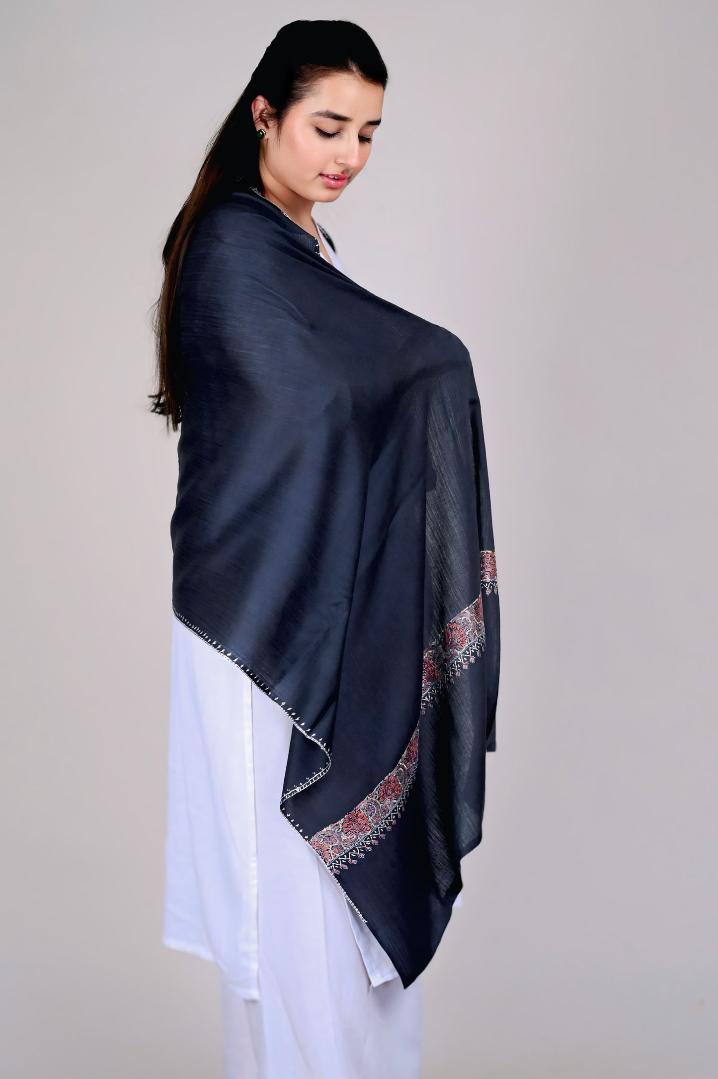 Fine Wool Sozni Embroidered Neemdor Pala Stole – Charcoal Elegance with Autumnal Embroidery