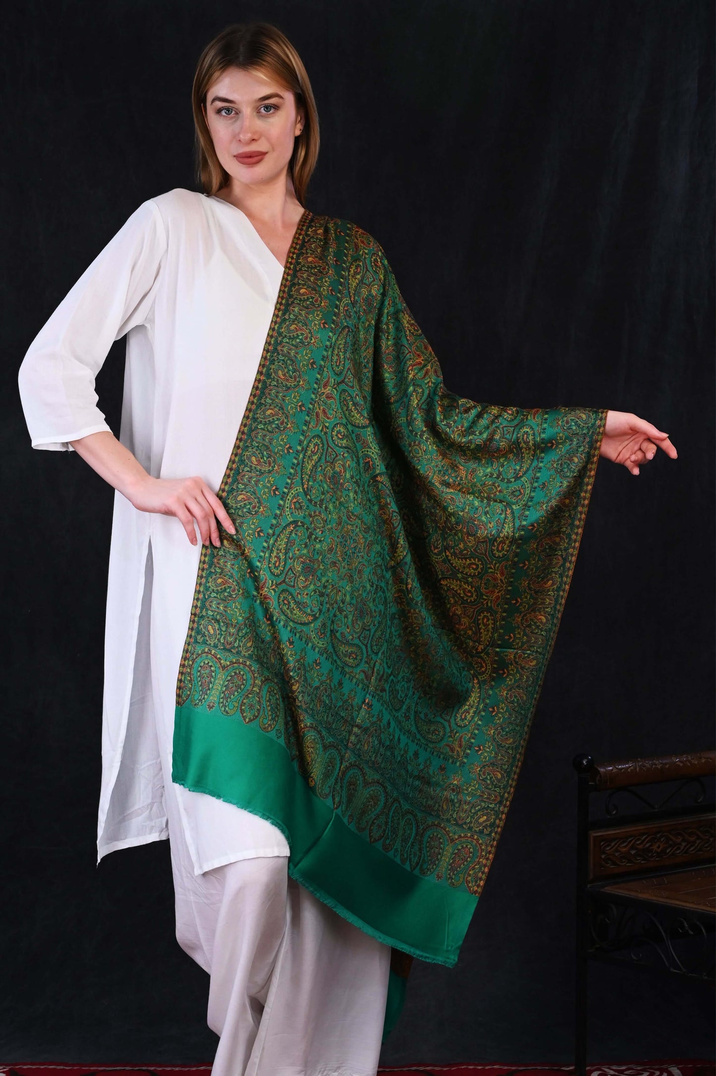 Emerald Elegance – Modal Jamawar Stole with Classic Paisley Weave