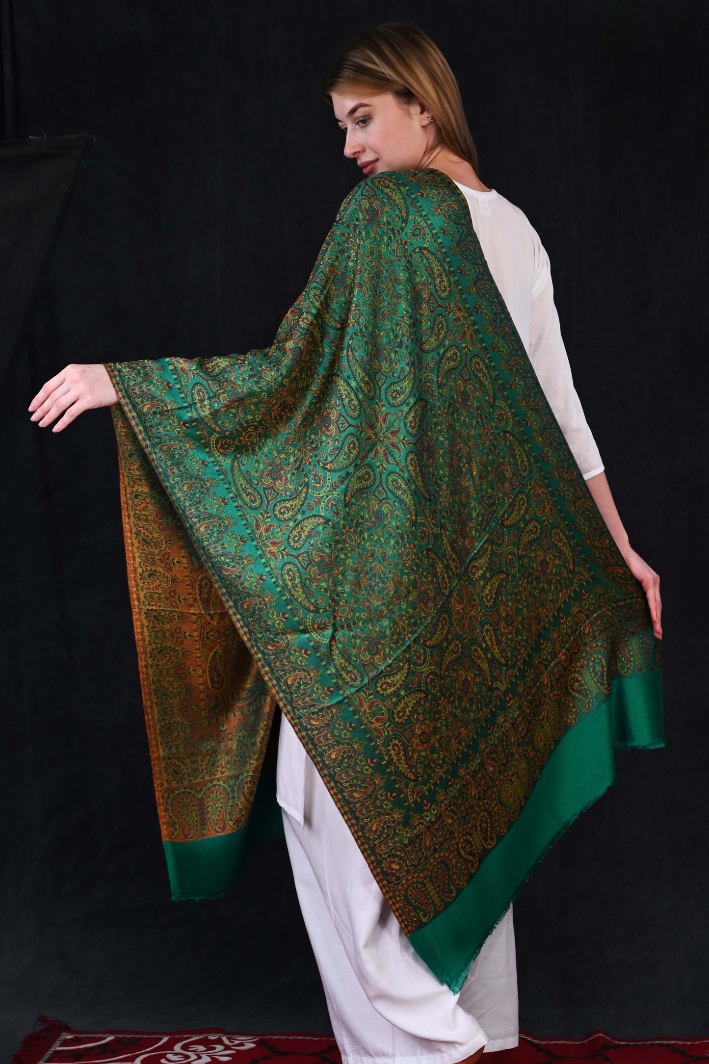 Emerald Elegance – Modal Jamawar Stole with Classic Paisley Weave