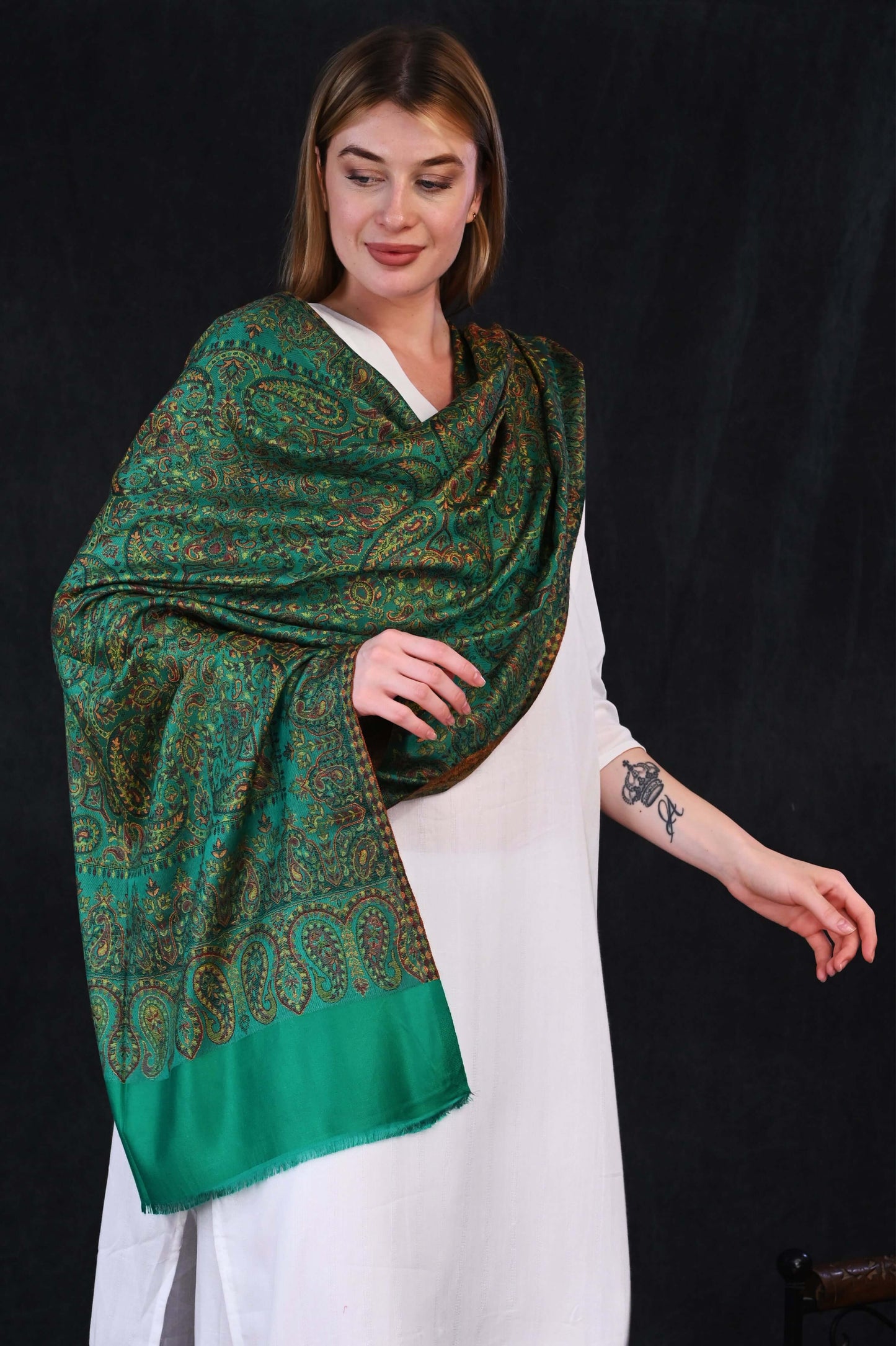Emerald Elegance – Modal Jamawar Stole with Classic Paisley Weave