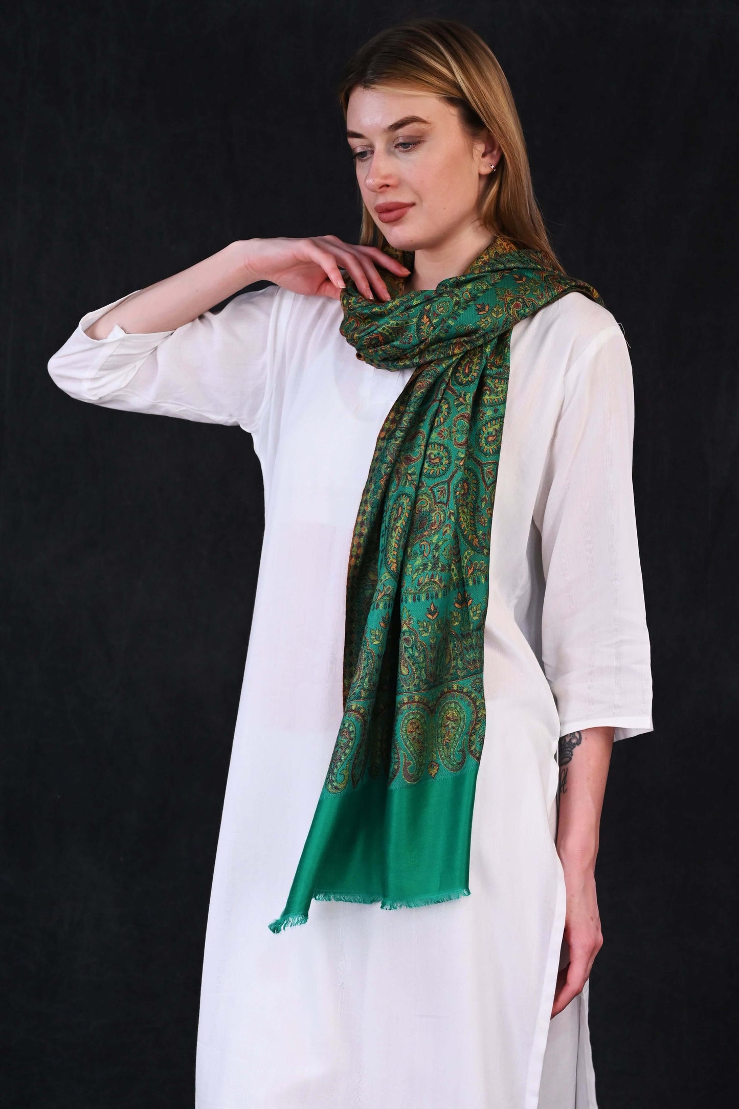 Emerald Elegance – Modal Jamawar Stole with Classic Paisley Weave
