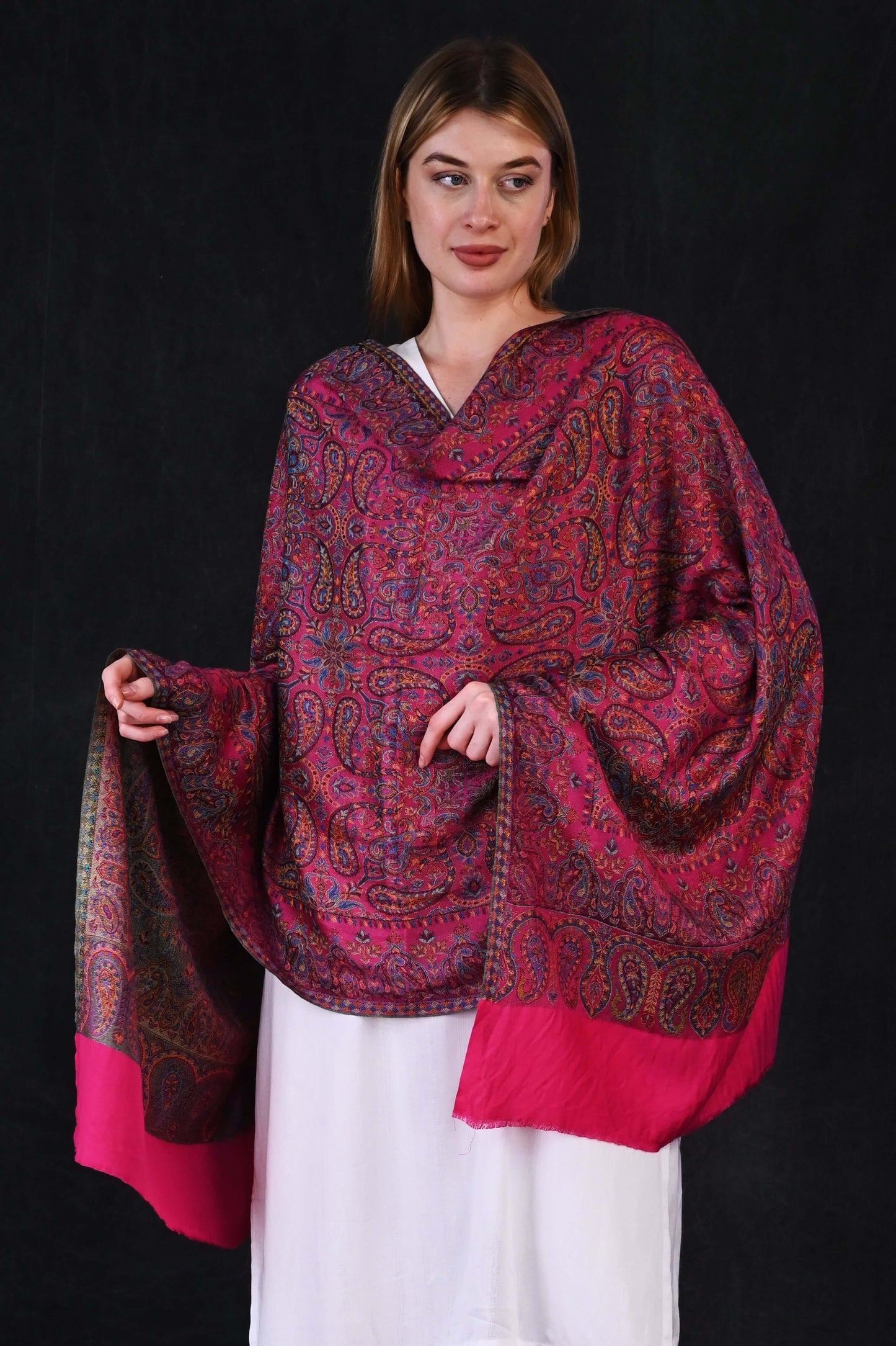 Fuchsia Grace – Modal Jamawar Stole with Classic Paisley Motifs