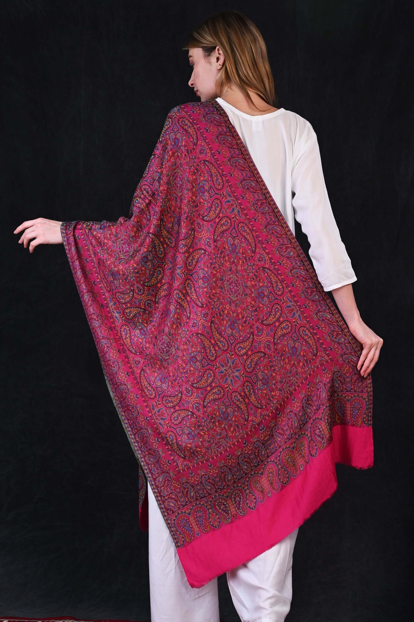 Fuchsia Grace – Modal Jamawar Stole with Classic Paisley Motifs