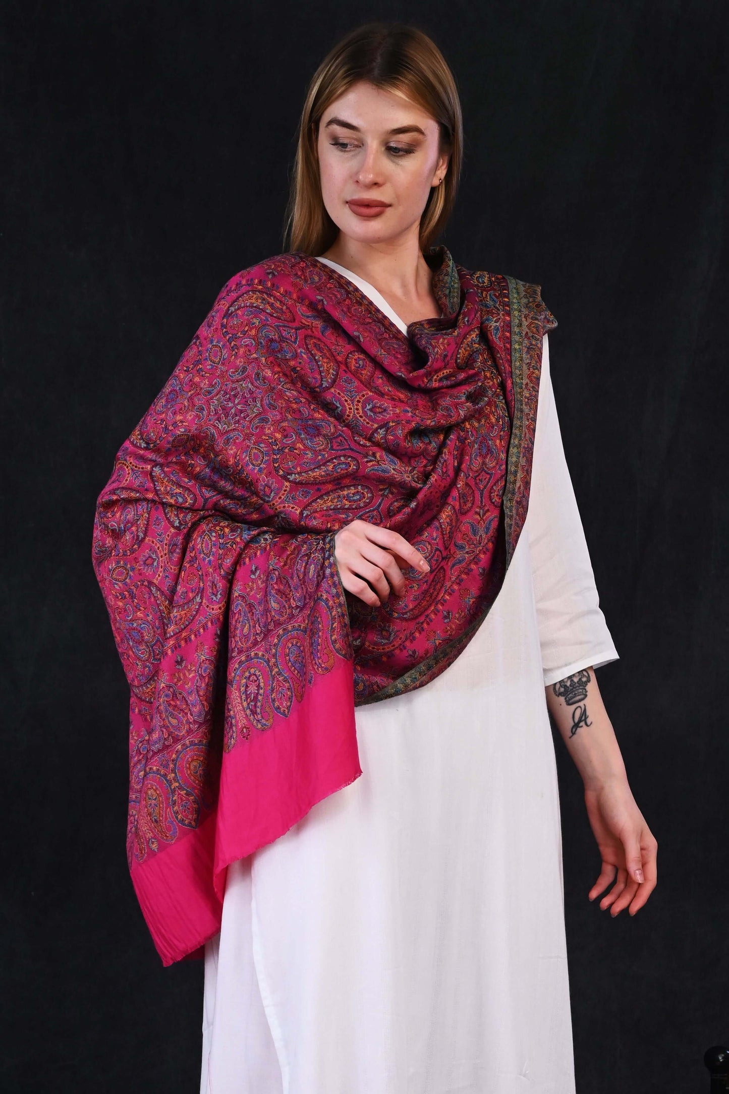 Fuchsia Grace – Modal Jamawar Stole with Classic Paisley Motifs