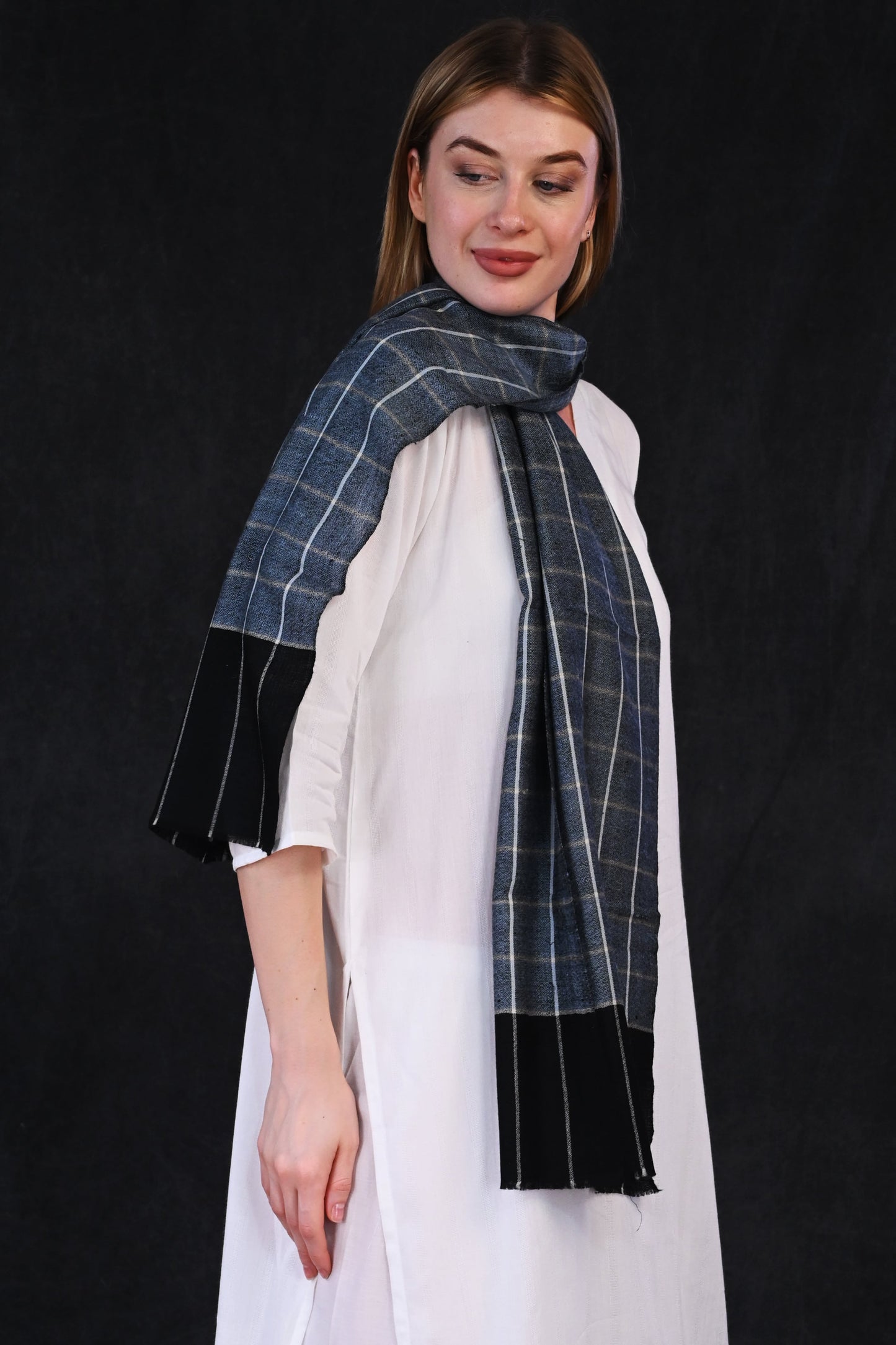 Pashmina Check Muffler – Dual-Tone Black & Grey with Subtle Checks