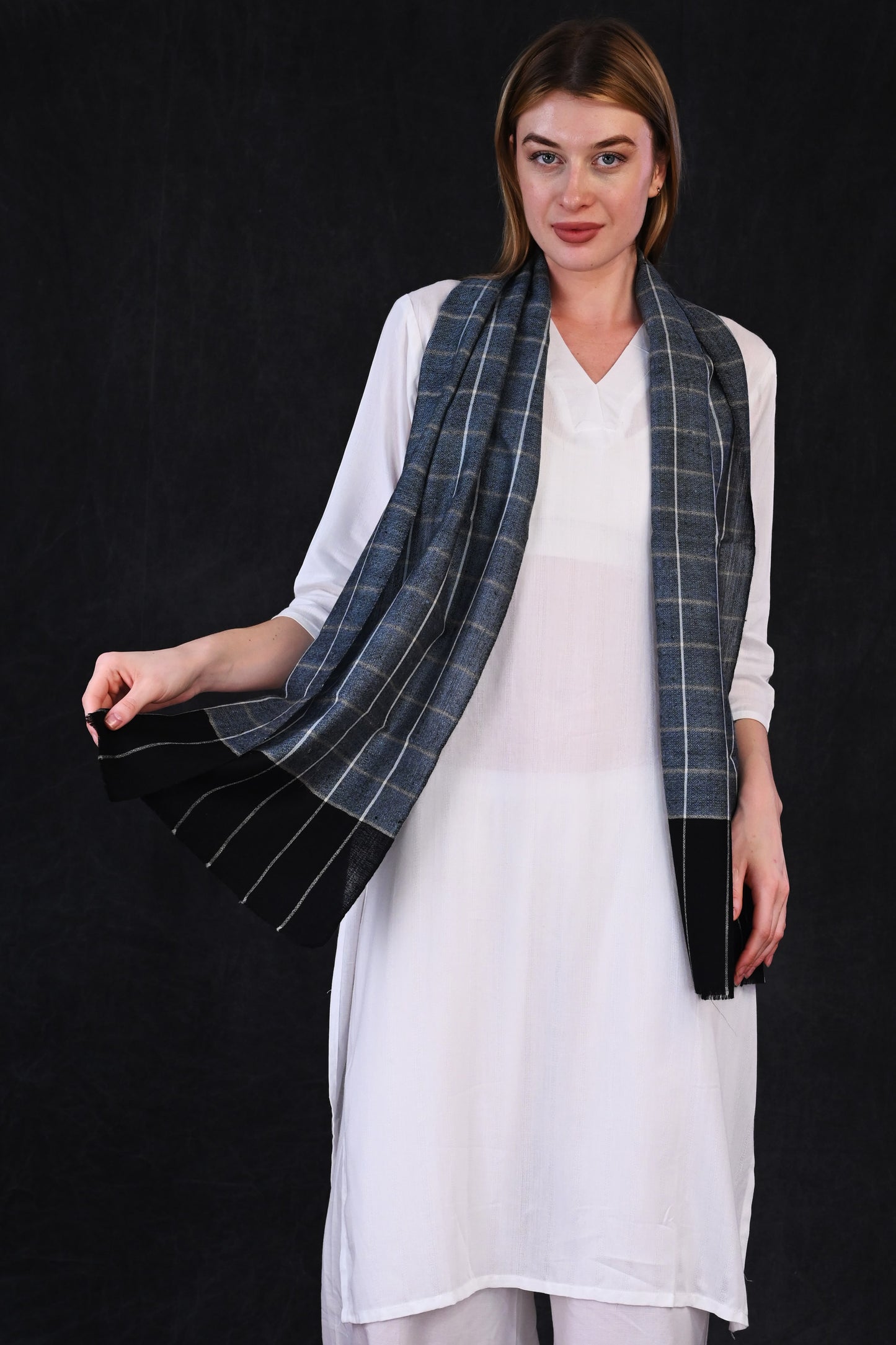 Pashmina Check Muffler – Dual-Tone Black & Grey with Subtle Checks