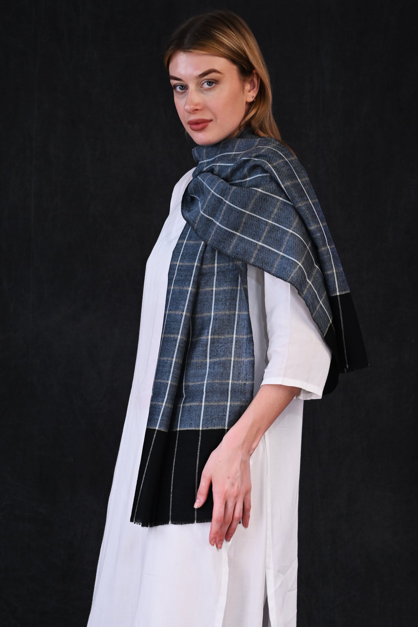 Pashmina Check Muffler – Dual-Tone Black & Grey with Subtle Checks