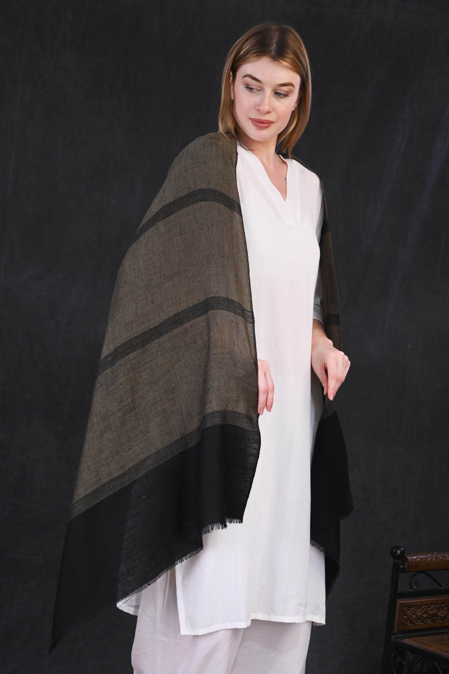 Pashmina Designer Hand-Made Stole – Dual-Tone Black & Olive Patterned Weave