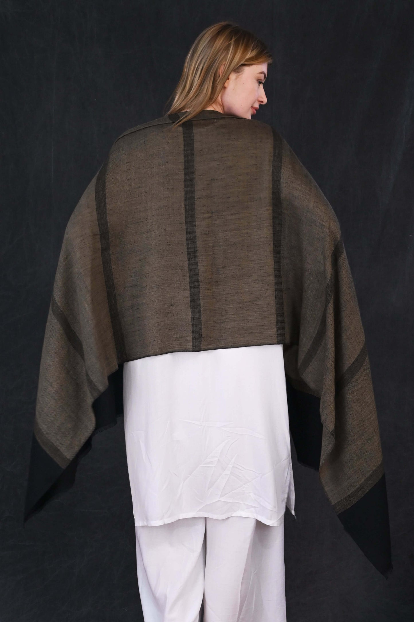 Pashmina Designer Hand-Made Stole – Dual-Tone Black & Olive Patterned Weave